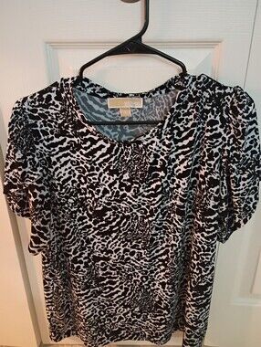 MICHAEL Michael Kors Black and White Animal Print Short Sleeve Blouse.